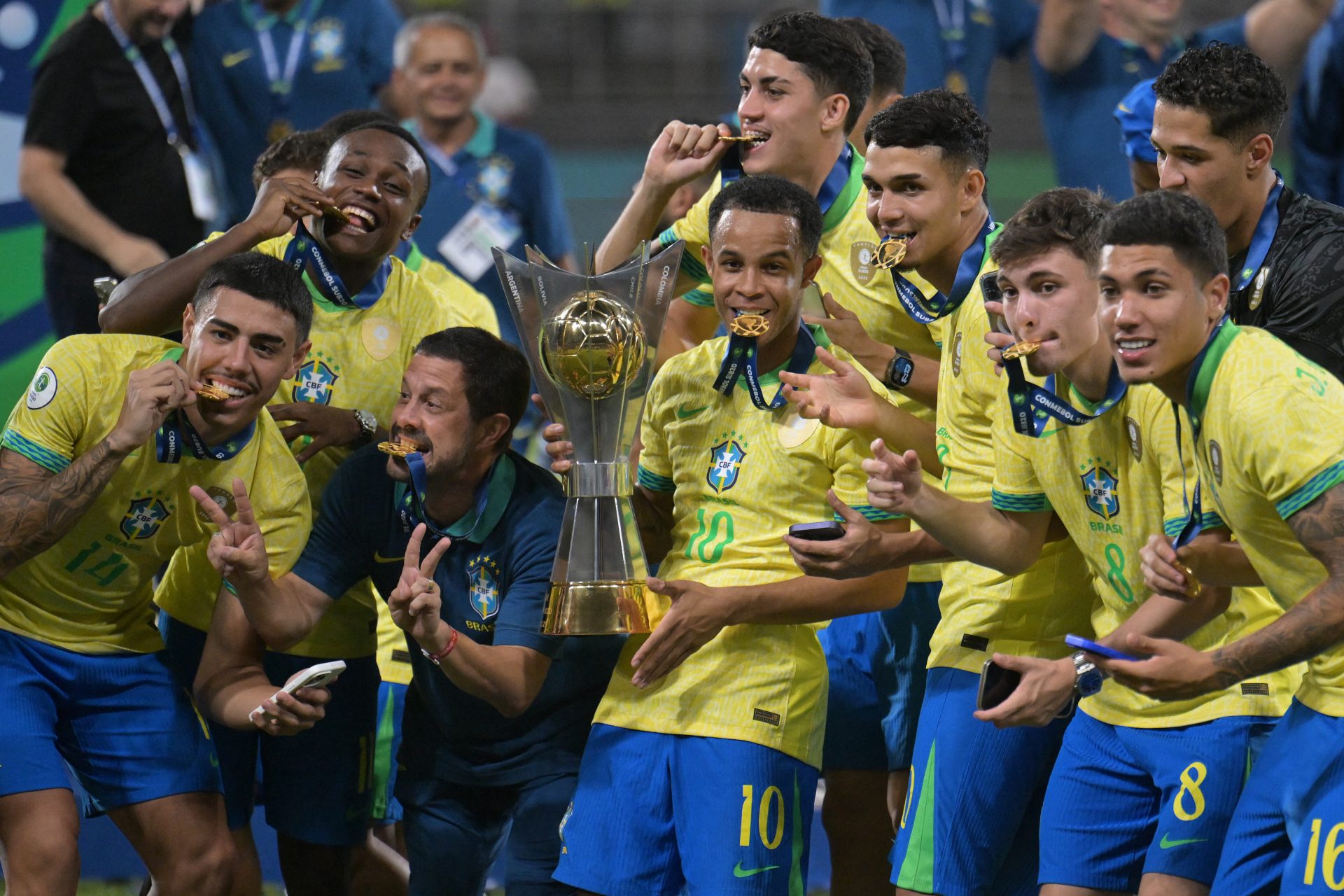 Brasil conquista Sul-Americano Sub-20, em reviravolta após derrota contra a Argentina