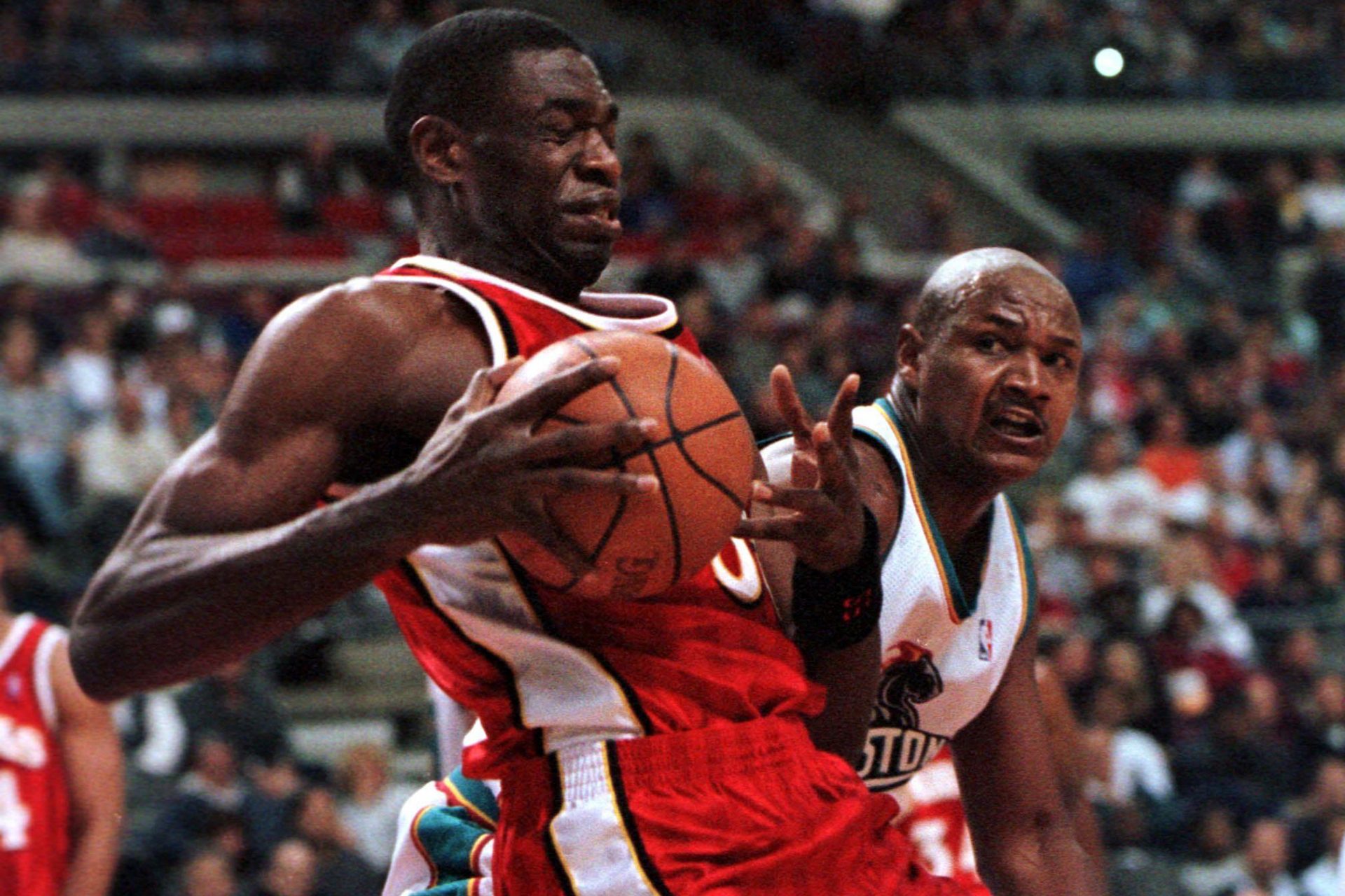 (13) Dikembe Mutombo 