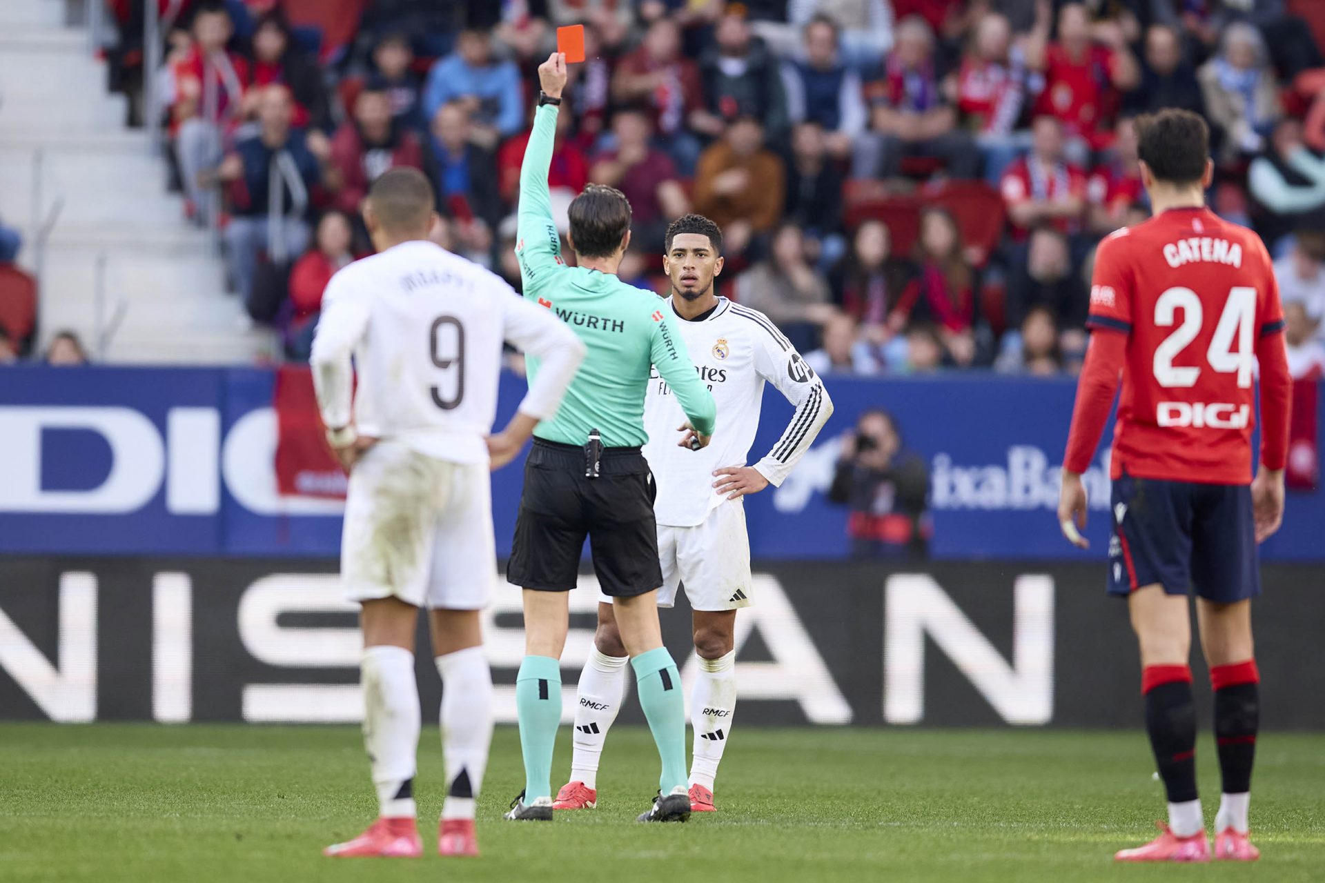 Real Madrid y Atlético ponen el liderato en bandeja al Barça y los memes arden con la polémica arbitral